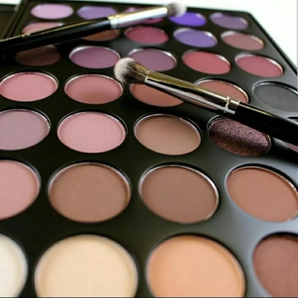 Morphe Pro 35 Color Eyeshadow Makeup Palette Plum